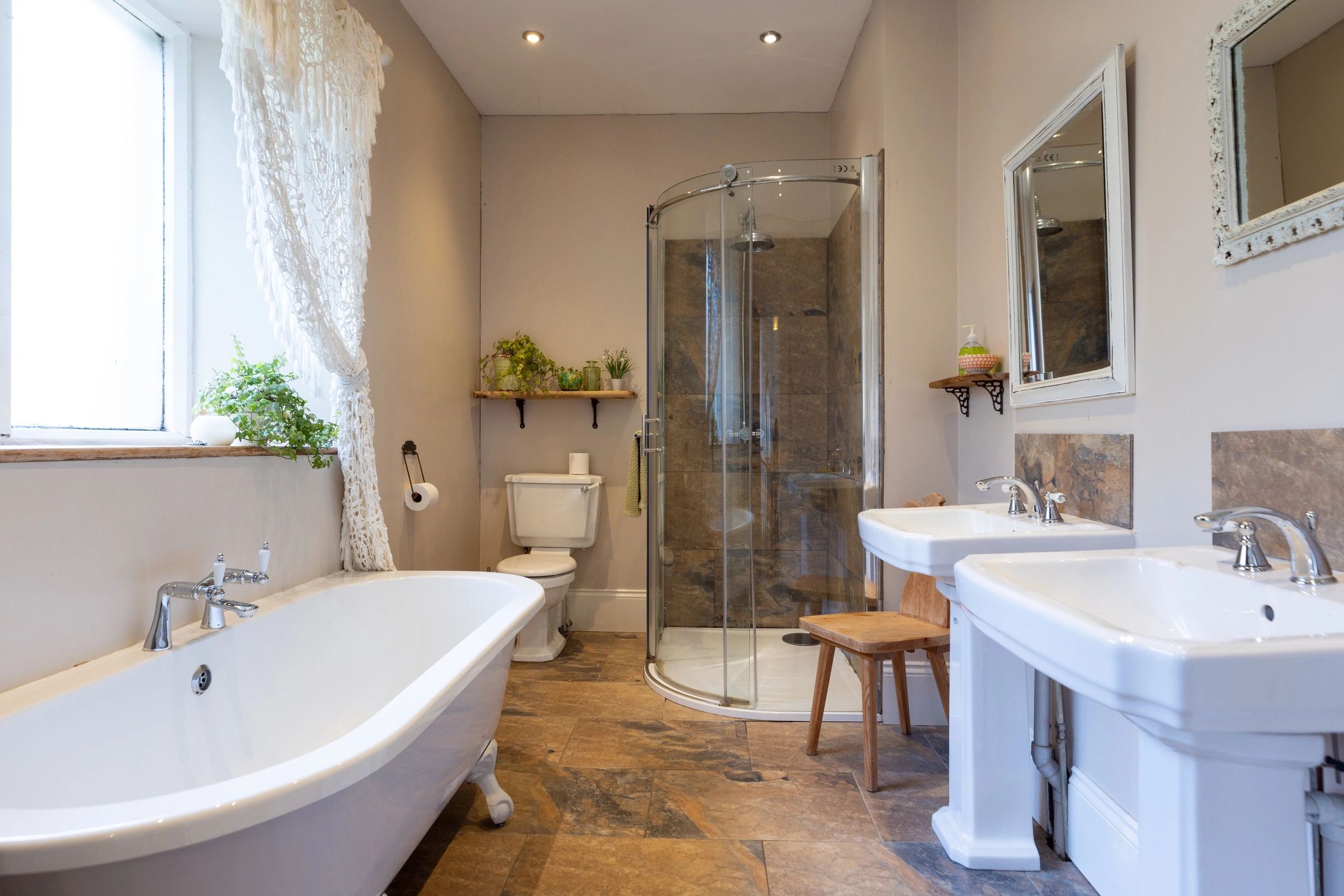 Neutral bathroom with porcelain tile floor and tub surround